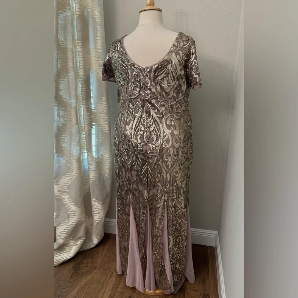 Sequined Plus Dress ๐ - Picture 7 of 9